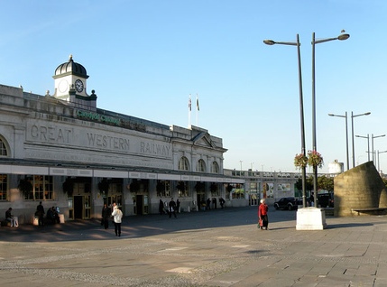 Gordonplant - Cardiff Station